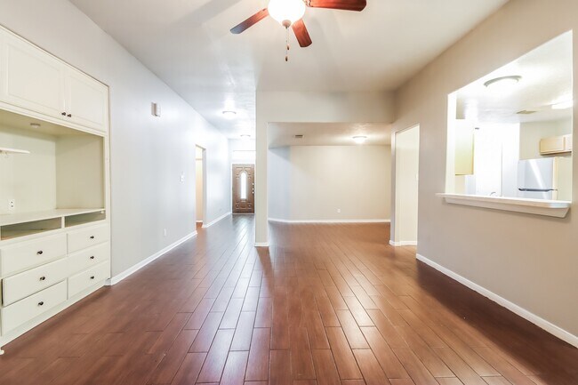 Building Photo - 26967 Crown Haven Ct