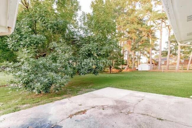 Building Photo - Charming 3 Bedroom in Raeford!