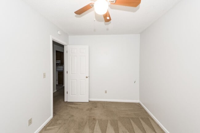 Building Photo - 3 Bedroom 2 Bath Home in Briarwood - Summe...