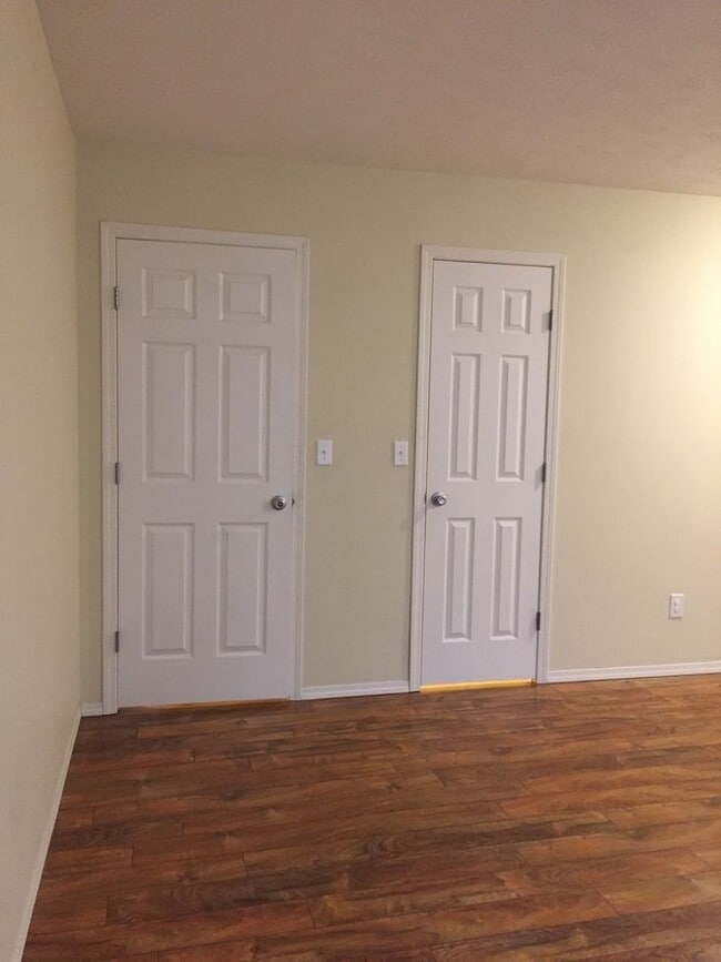 Building Photo - Executive Rental Nestled in Hickory Ridge ...