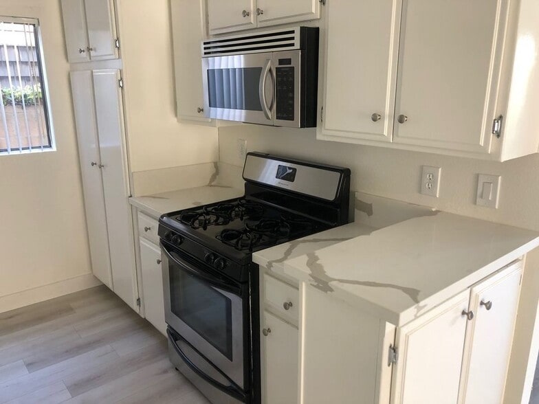 Building Photo - 408 N Venice Blvd