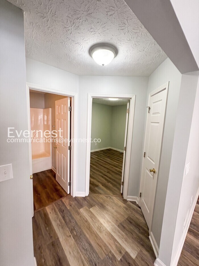Building Photo - 1230 Creek View Ct