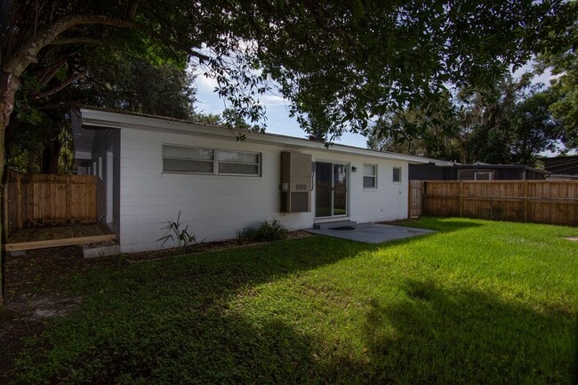 Building Photo - Charming 2/1 duplex with carport near Mills/50