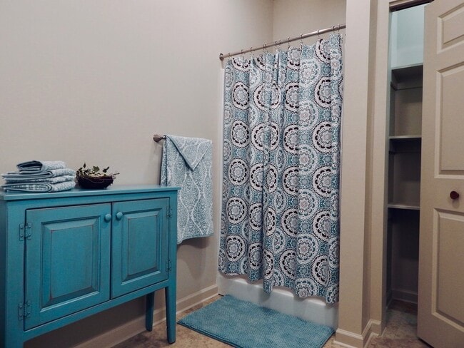 Building Photo - Wolf Run Village