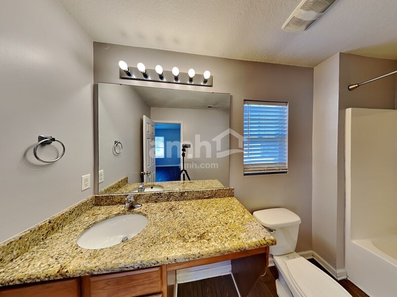 Building Photo - 2021 Sonoma Valley Dr