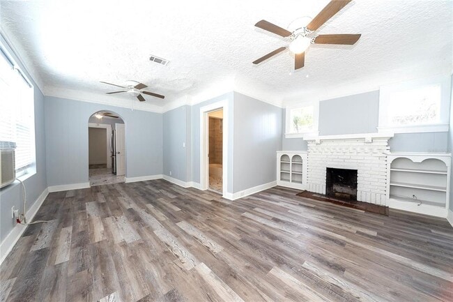 Building Photo - 618 25th St W