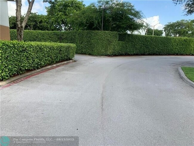Building Photo - 755 NW 92nd Ave