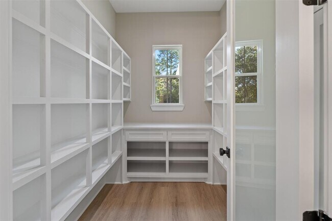 Building Photo - 15109 Paradise Ct