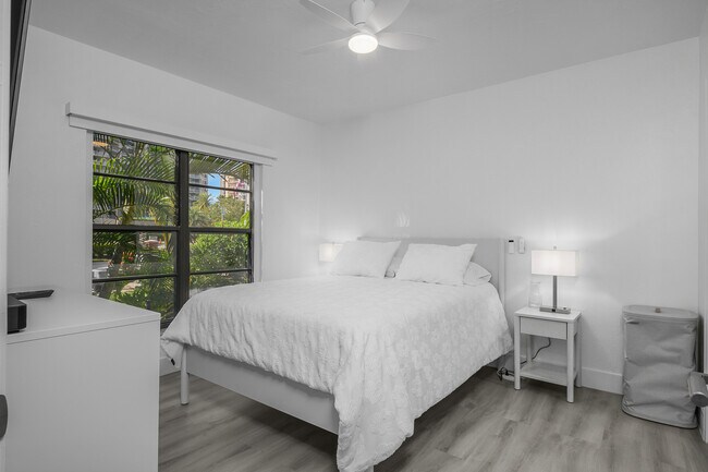 Building Photo - 201 S Collier Blvd