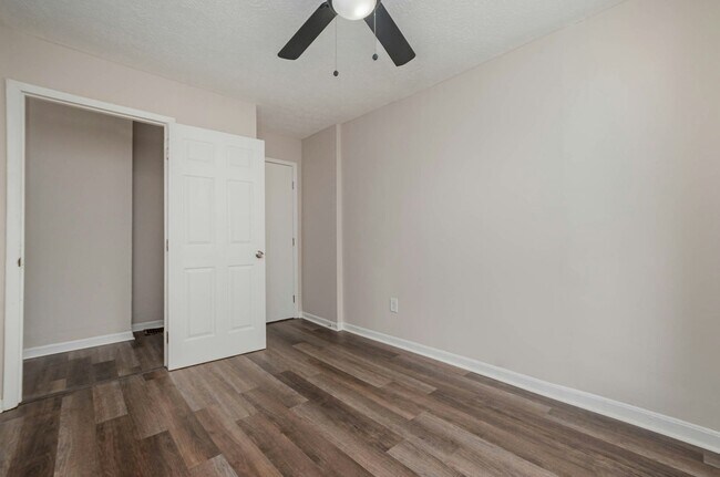 Building Photo - 3030 Cleinview Ave