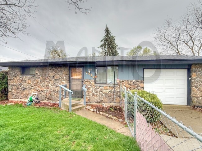 Building Photo - Indiana Ave/Ella Rd Duplex