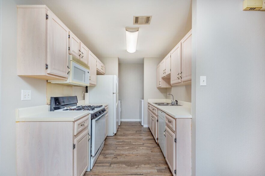 Building Photo - 2322 Klattenhoff Dr