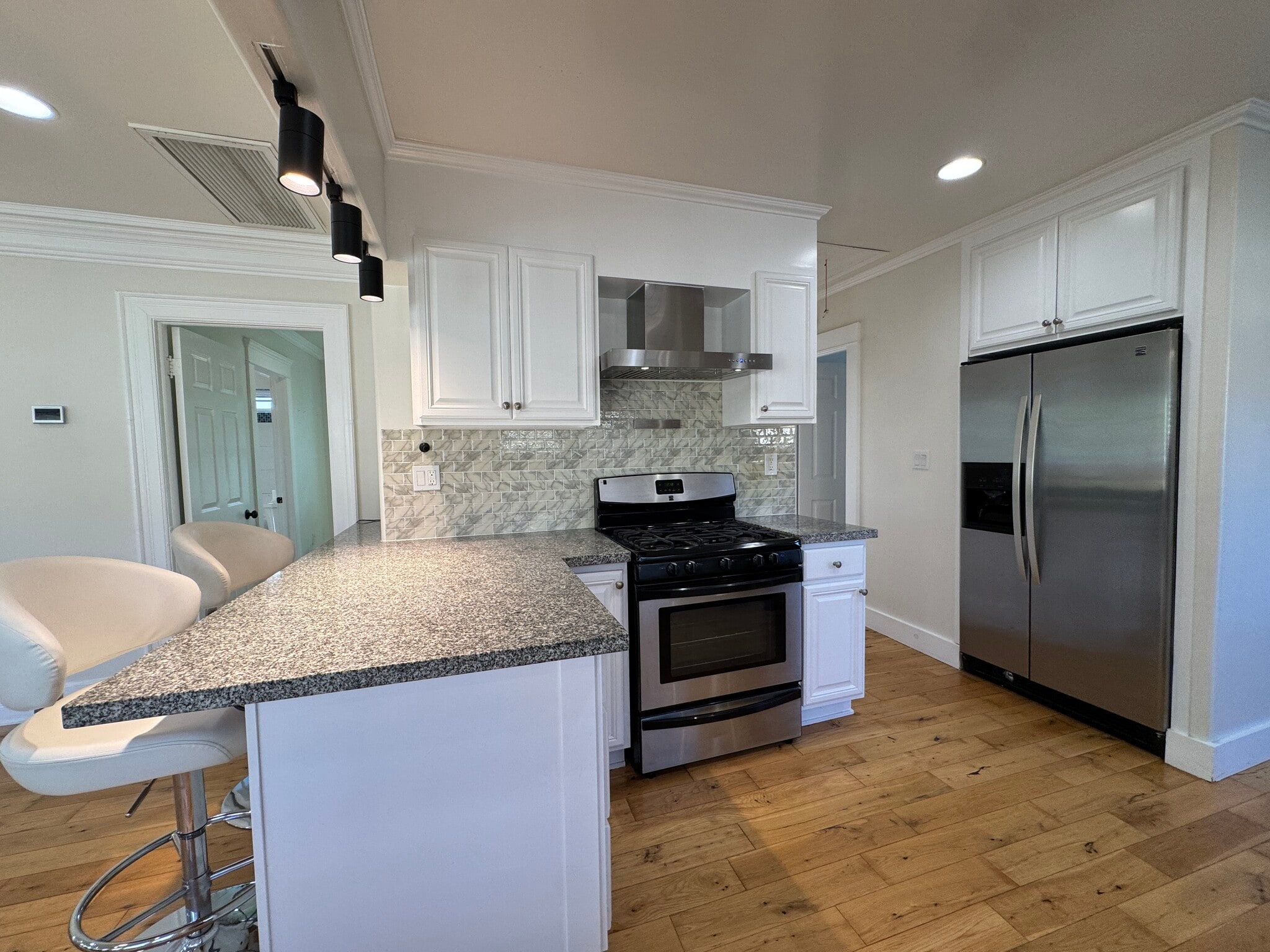 Building Photo - 1763 W 39th St