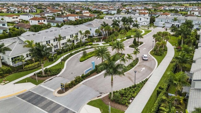 Building Photo - 16369 Oakview Dr