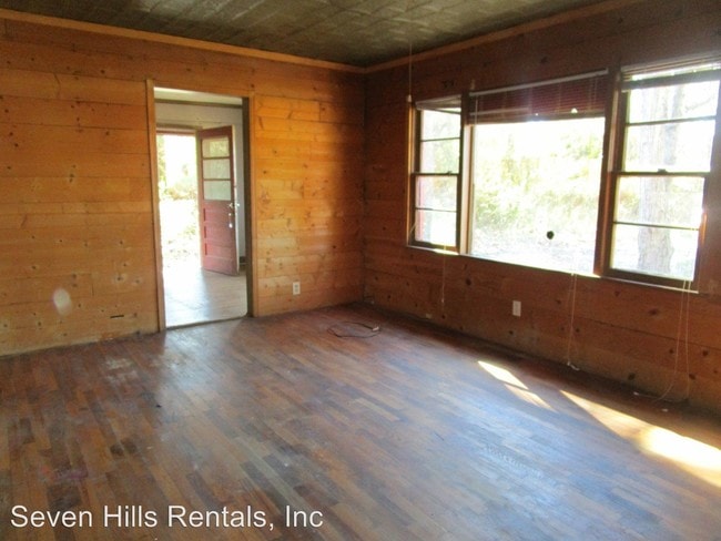 Building Photo - 3 br, 1 bath House - 756 Old Summerville Road