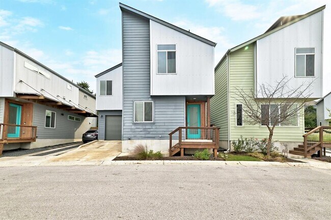 Building Photo - 705 N Bluff Dr