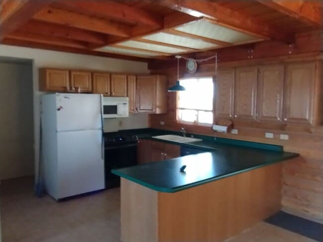 Building Photo - Three Bedroom Home with Spacious Yard