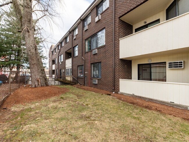 Building Photo - 935 Washington St