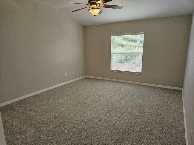 Building Photo - Annual Rental - Lovely 3 Bedroom 2 Bathroo...