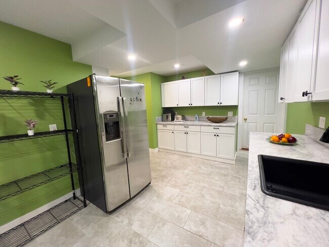 Building Photo - 92 Brown Ave