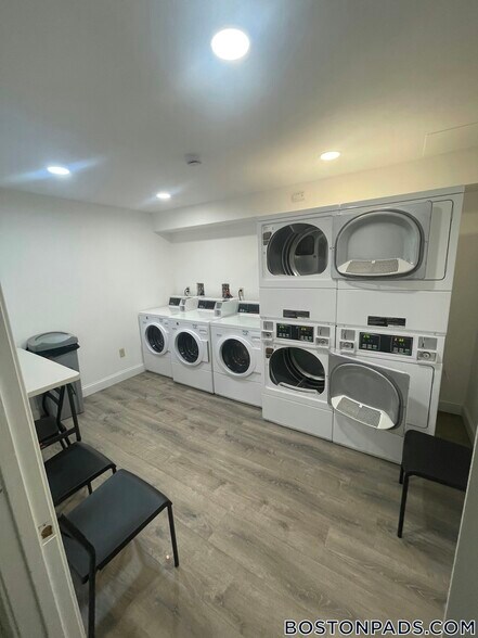 Building Photo - 4380 N Main St