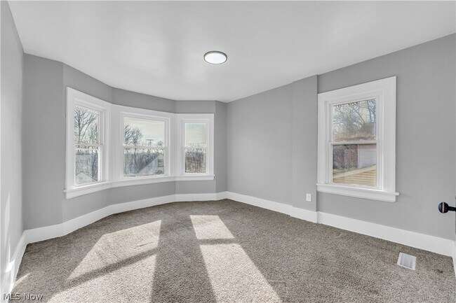 Building Photo - 516 Whitney Ave