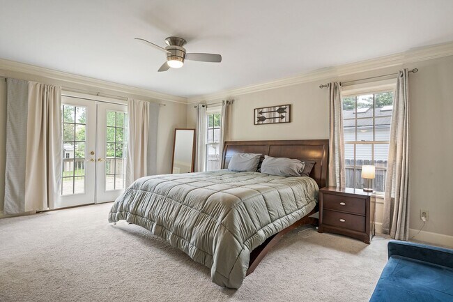 Building Photo - Charming St. Matthews Ranch