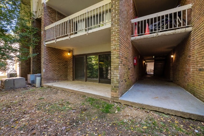 Building Photo - 500 Umstead Dr