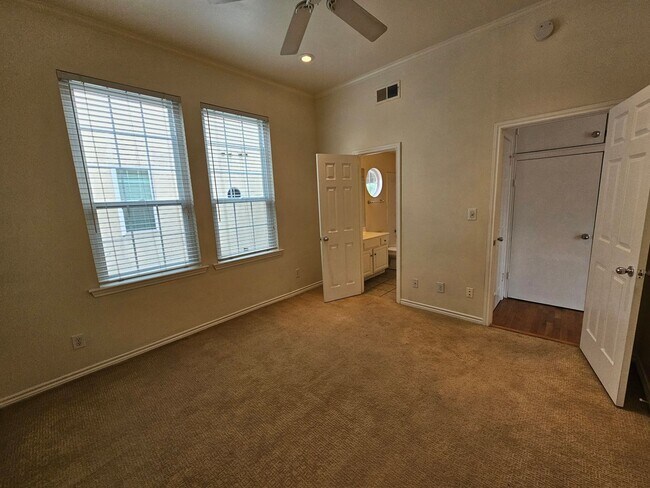 Building Photo - Available now ready for immediate move in