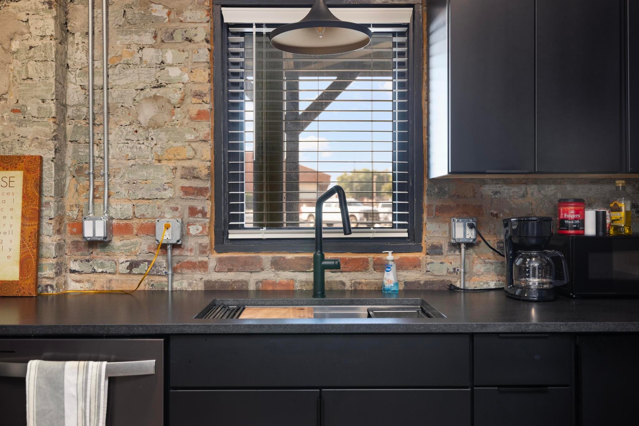 Building Photo - 18 Bank St