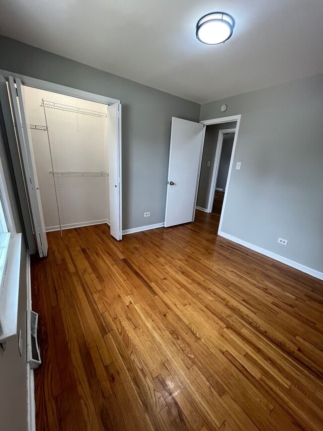 Building Photo - 4 Bedroom House Now Available in Tinley Pa...