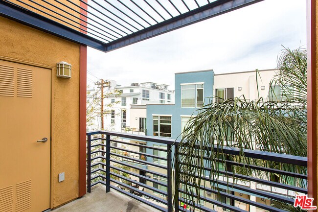 Building Photo - 4050 Glencoe Ave