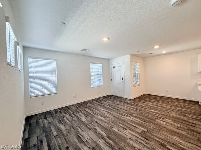 Building Photo - 930 Black Heron St