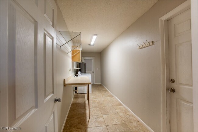 Building Photo - 8109 Sanibel Blvd