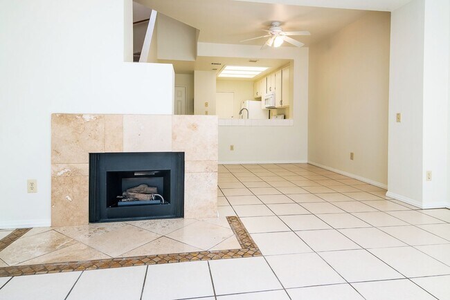 Building Photo - Rancho del Mar Townhomes Near the Temecula...