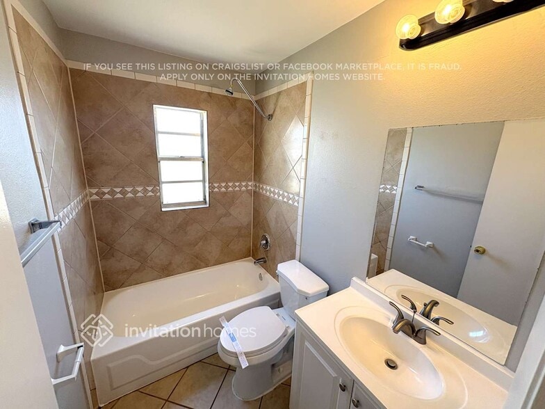 Building Photo - 5657 25th St Cir E