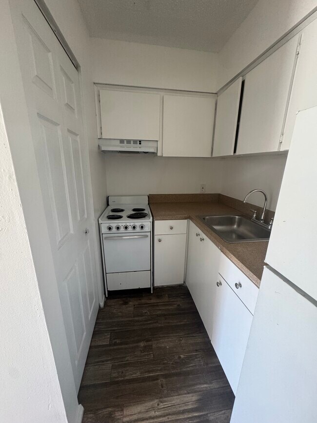 Building Photo - 8560 Channelview Cir
