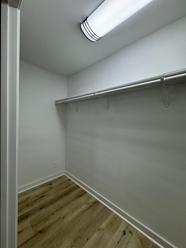 Building Photo - $2,195/month | 4 Bed | 2.5 Bath | 2,046 Sq Ft