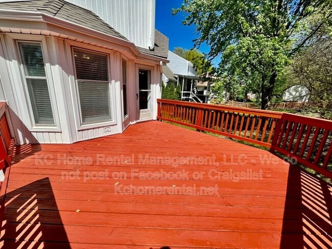 Building Photo - 1109 E Sleepy Hollow Dr