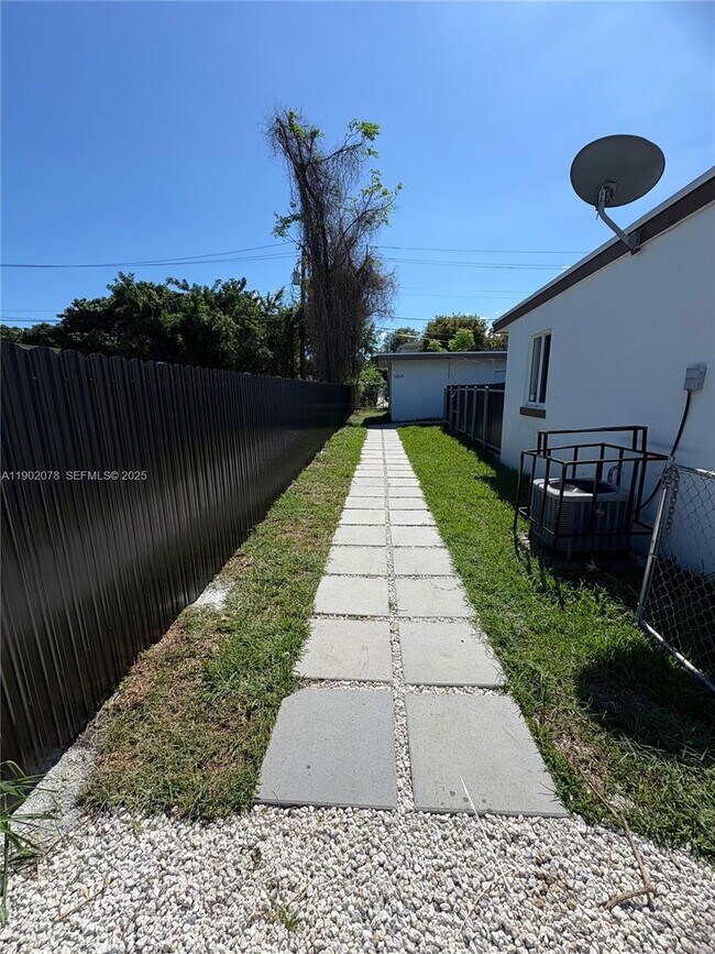 Building Photo - 10020 SW 171st St