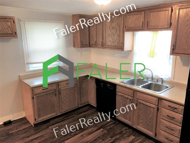 Building Photo - Huge 2-bedroom home with beautiful finishes