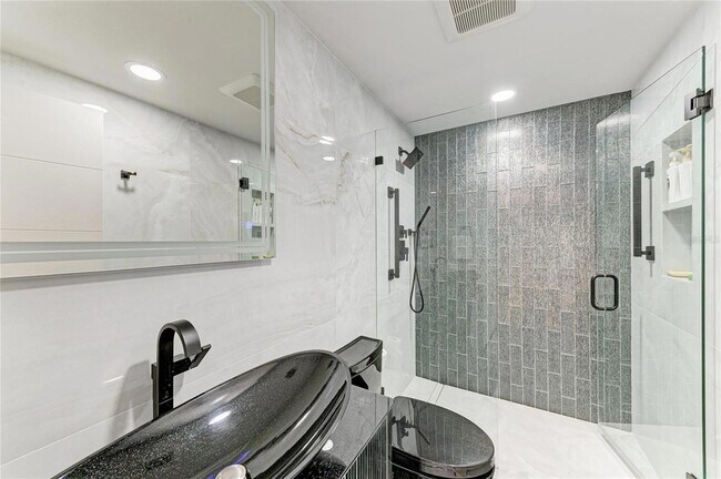 Building Photo - 603 Longboat Club Rd