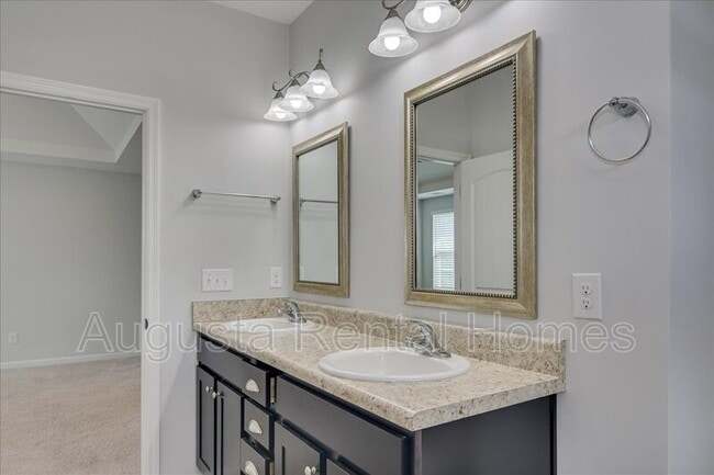 Building Photo - 3028 Ashley Lp