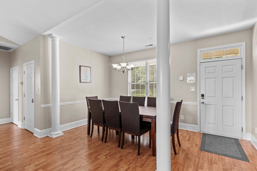 Building Photo - 7228 Lynbrook Cir