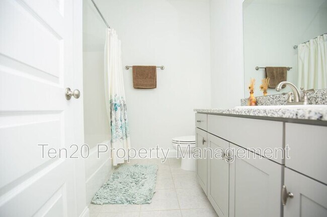 Building Photo - 10258 Green Meadow Ct