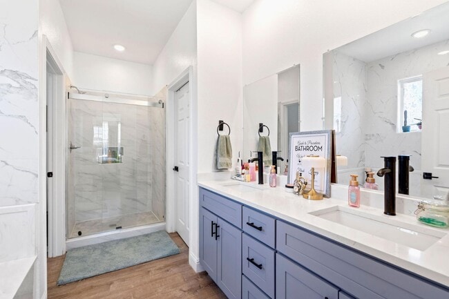 Building Photo - 1000 Stone Hill St