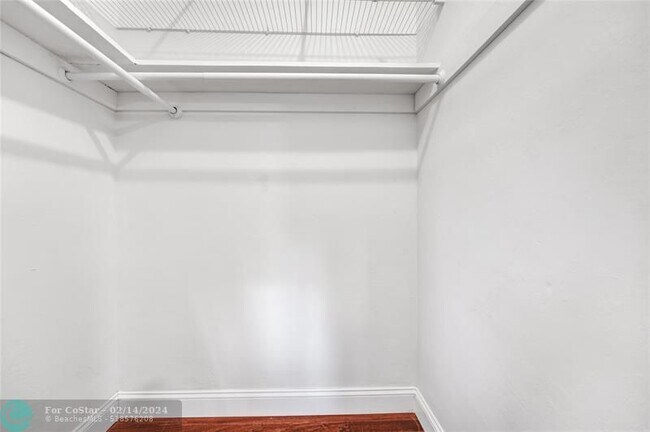 Building Photo - 2142 NE 17th Ave
