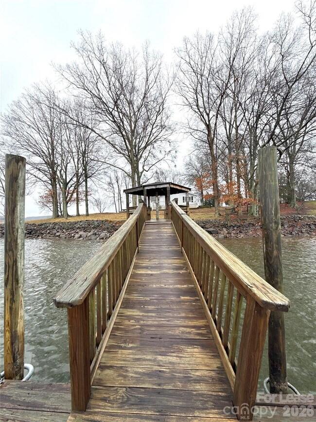 Building Photo - 3628 Brooks Ln