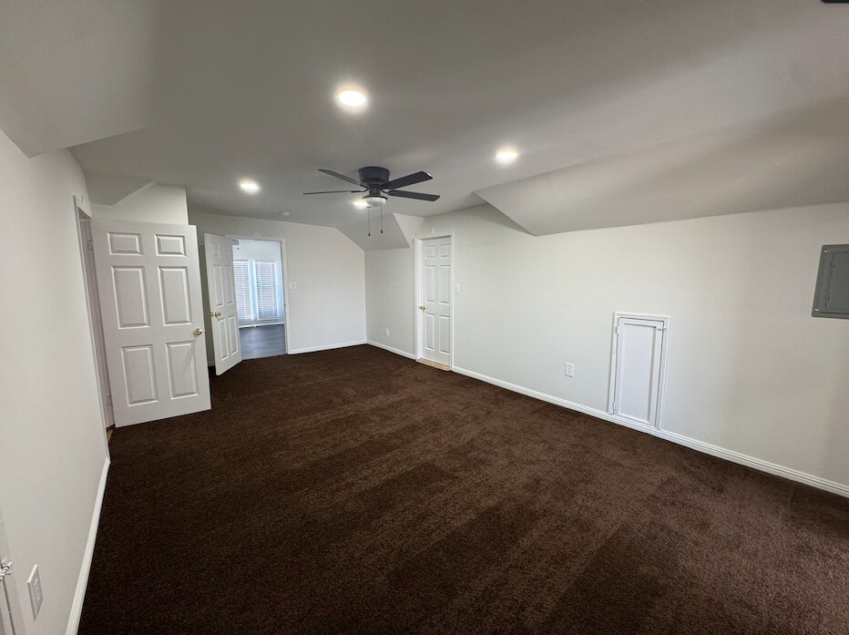 Building Photo - 1031 W 91st St