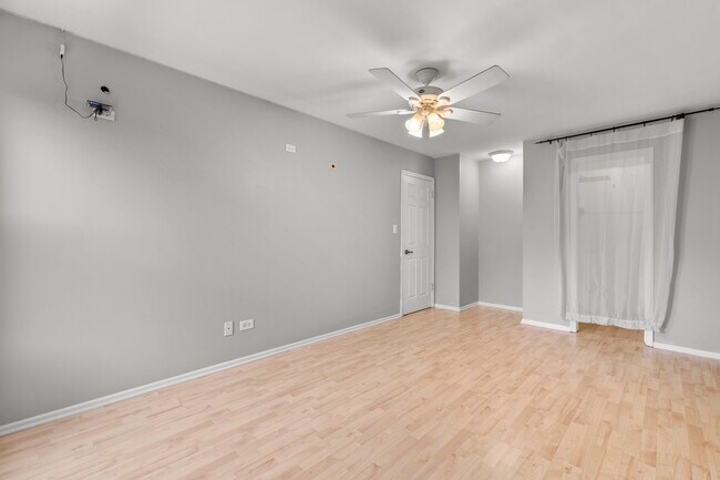 Building Photo - 146 W Inverrary Ln